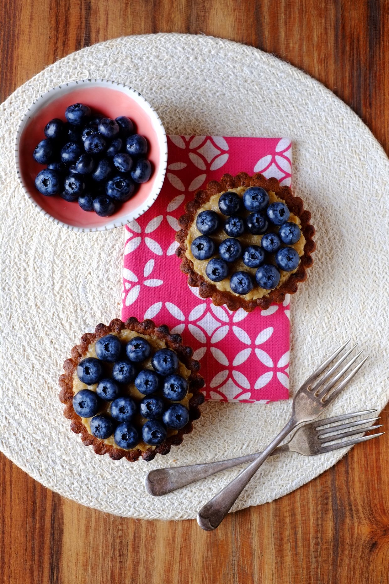 Il nuovo granosalis è online!! (e una crostatina con crema di mandorle e mirtilli freschi)