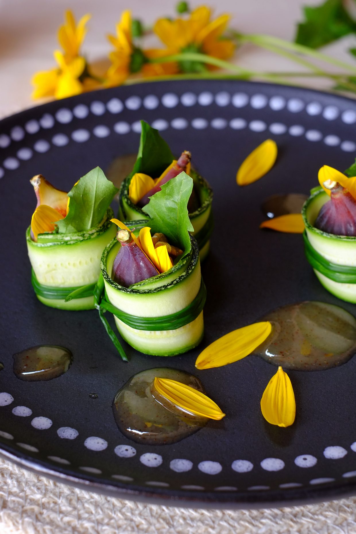 Involtini di fichi e zucchine con petali di topinambur e foglie di tarassaco 13