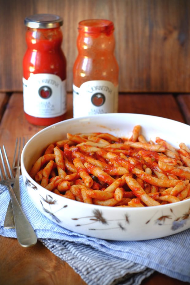 Busiate di grani antichi siciliani con passata rustica ai capperi e olive 1